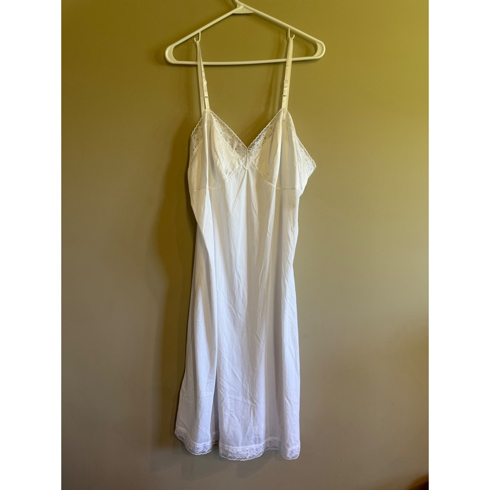 Vanity Fair White Lace Trim Full Slip Dress Style 10-103 Size 40/46 Vintage